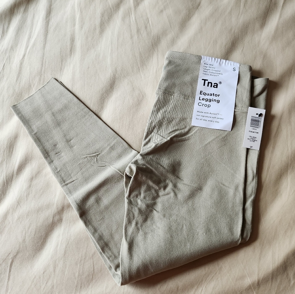 Aritzia tna equator legging crop
